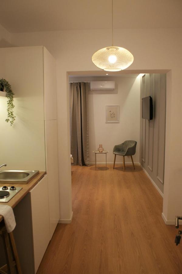 On The River Ultra Central Suites Bukares Bagian luar foto