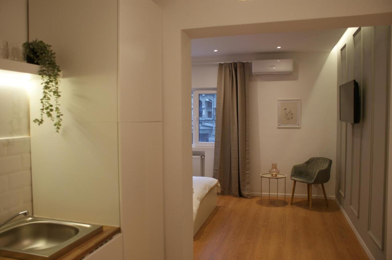 On The River Ultra Central Suites Bukares Bagian luar foto