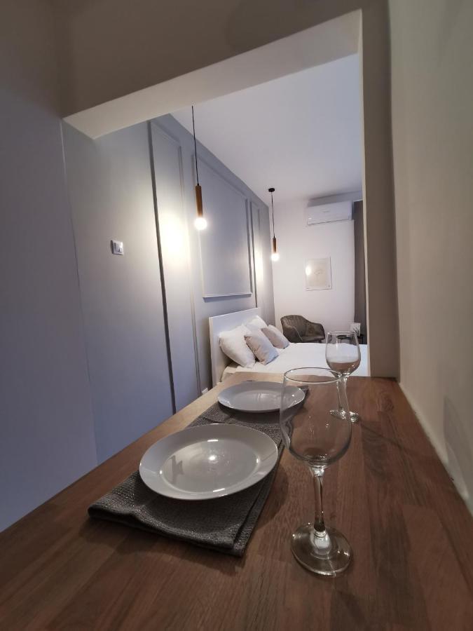 On The River Ultra Central Suites Bukares Bagian luar foto