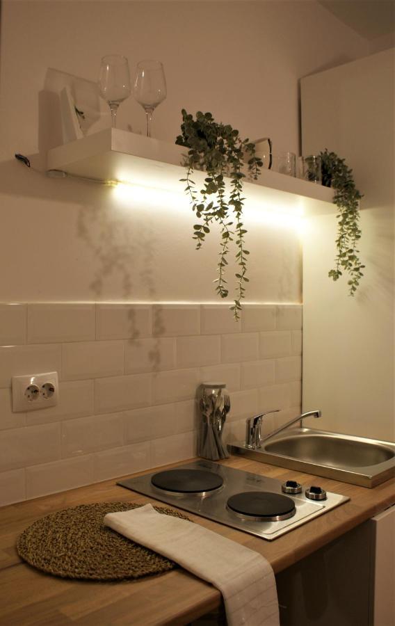 On The River Ultra Central Suites Bukares Bagian luar foto