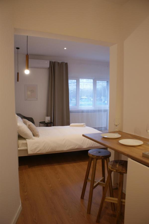 On The River Ultra Central Suites Bukares Bagian luar foto